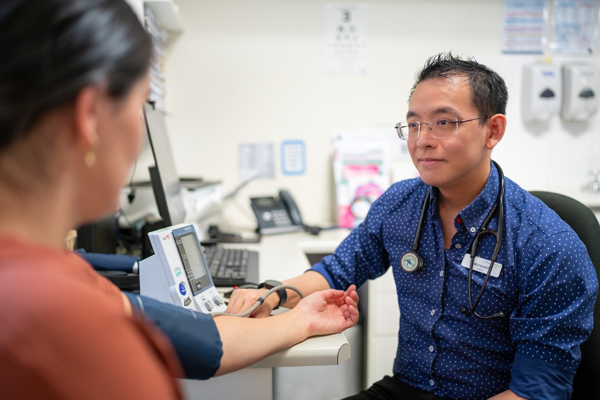Dr Alexander Ho consulting with a patient at Busby Medical